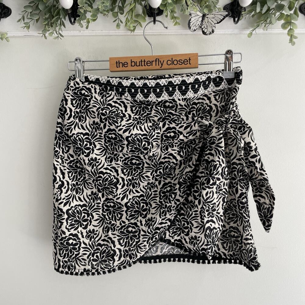 Zara Black White Wrap Tied Abstract Mini Skirt Sz XS CC-5337